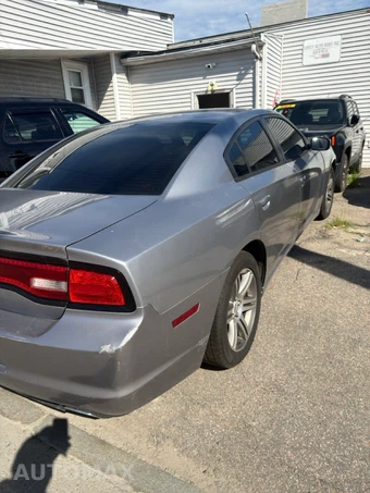 2013 Dodge Charger SE - miniatura 4