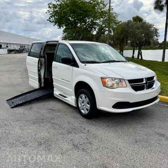2013 Dodge Grand Caravan SE 121.2" WB - miniatura 2
