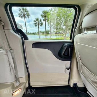 2013 Dodge Grand Caravan SE 121.2" WB - miniatura 31