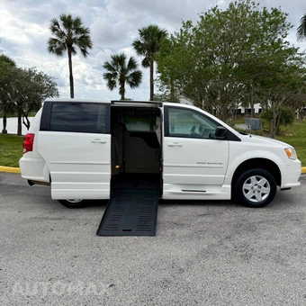 2013 Dodge Grand Caravan SE 121.2" WB - miniatura 4