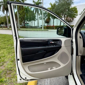 2013 Dodge Grand Caravan SE 121.2" WB - miniatura 42