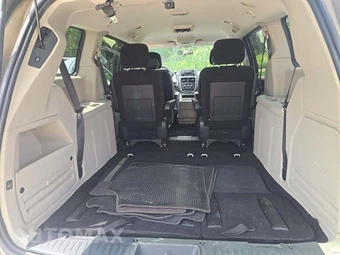 2013 Dodge Grand Caravan SXT 121.2" WB – miniatura 11