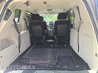 2013 Dodge Grand Caravan SXT 121.2" WB – miniatura 12