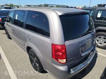 2013 Dodge Grand Caravan SXT 121.2" WB - miniatura 2