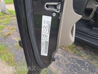 2013 Dodge Grand Caravan SXT 121.2" WB – miniatura 2