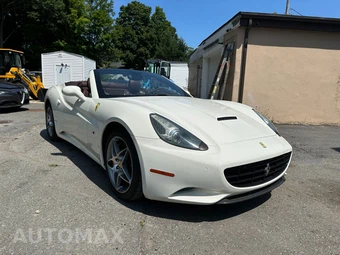 2013 Ferrari California - miniatura 3