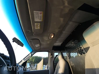 2013 Ford E-150 Commercial Cargo Van 138.0" WB - miniatura 18