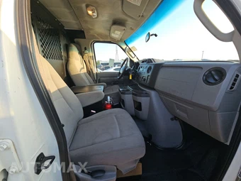 2013 Ford E-150 Commercial Cargo Van 138.0" WB - miniatura 8
