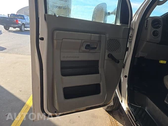 2013 Ford E-250 Commercial Cargo Van 138.0" WB - miniatura 9