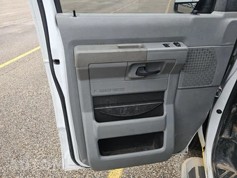2013 Ford E-250 Commercial Cargo Van 138.0" WB – miniatura 9