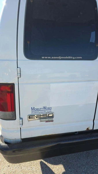 2013 Ford E-250 Commercial Cargo Van 138.0" WB – miniatura 49