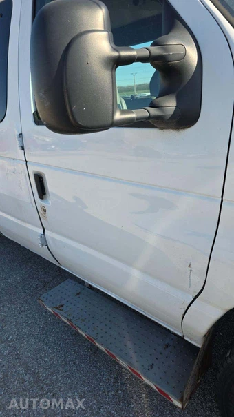2013 Ford E-250 Commercial Cargo Van 138.0" WB – miniatura 51