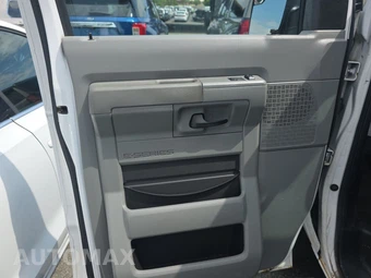 2013 Ford E-250 Commercial Cargo Van 138.0" WB – miniatura 9