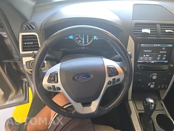2013 Ford Explorer XLT – miniatura 8