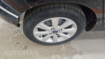 2013 Ford Fiesta SE Hatchback – miniatura 28