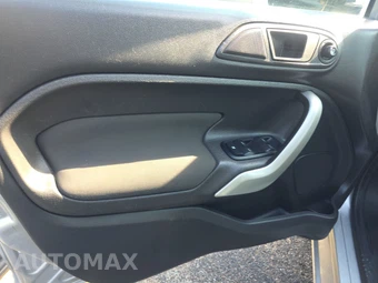 2013 Ford Fiesta SE Hatchback – miniatura 9