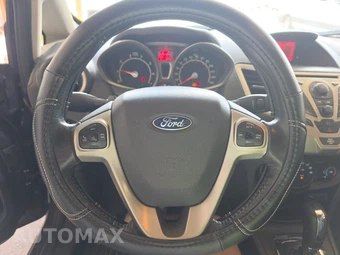 2013 Ford Fiesta SE Hatchback - miniatura 10
