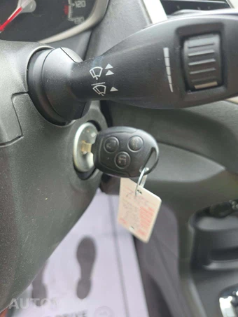 2013 Ford Fiesta SE Sedan – miniatura 5