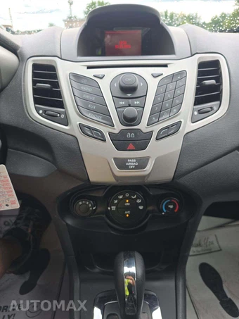 2013 Ford Fiesta SE Sedan – miniatura 7