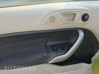 2013 Ford Fiesta SE Sedan – miniatura 9