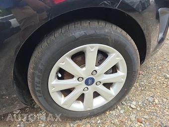 2013 Ford Fiesta SE Sedan – miniatura 9
