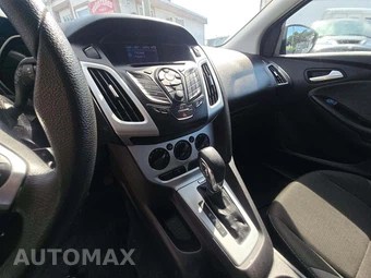 2013 Ford Focus SE Hatchback - miniatura 10