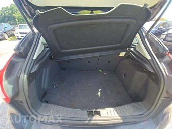 2013 Ford Focus SE Hatchback - miniatura 14