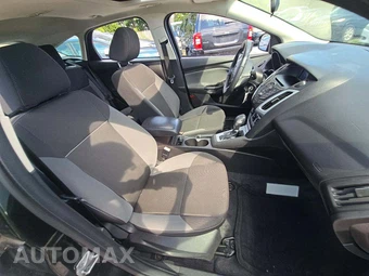 2013 Ford Focus SE Hatchback - miniatura 18