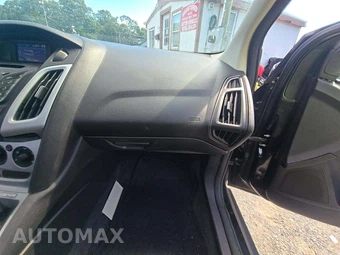 2013 Ford Focus SE Hatchback - miniatura 19