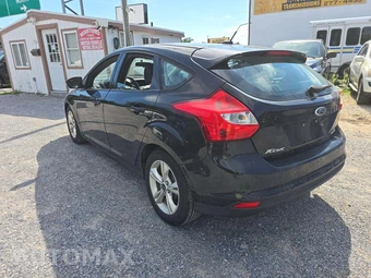 2013 Ford Focus SE Hatchback - miniatura 2