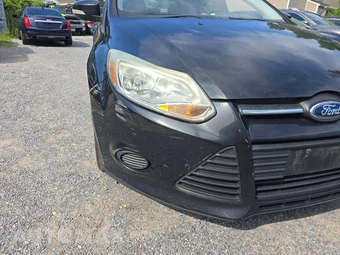 2013 Ford Focus SE Hatchback - miniatura 21