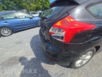 2013 Ford Focus SE Hatchback - miniatura 34