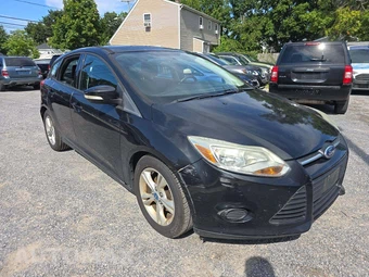 2013 Ford Focus SE Hatchback - miniatura 4