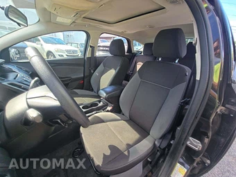 2013 Ford Focus SE Hatchback - miniatura 6