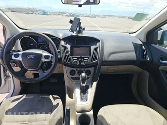 2013 Ford Focus SE Hatchback – miniatura 11