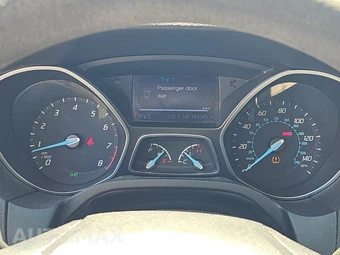 2013 Ford Focus SE Hatchback – miniatura 12
