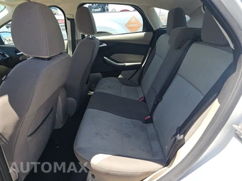 2013 Ford Focus SE Hatchback – miniatura 13