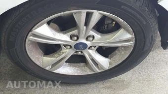 2013 Ford Focus SE Hatchback – miniatura 38
