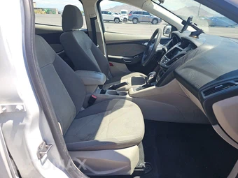 2013 Ford Focus SE Hatchback – miniatura 8