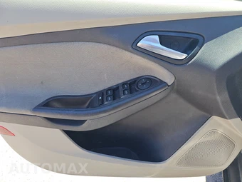 2013 Ford Focus SE Hatchback – miniatura 9