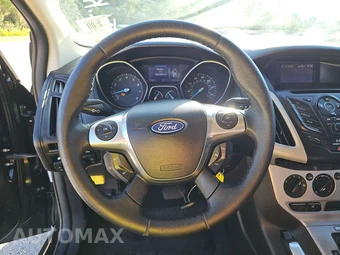 2013 Ford Focus SE Hatchback - miniatura 10