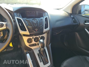 2013 Ford Focus SE Hatchback - miniatura 11