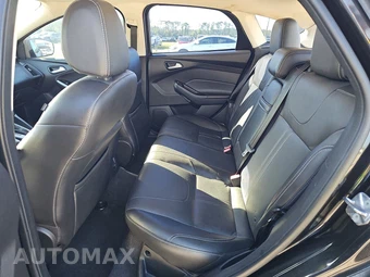 2013 Ford Focus SE Hatchback - miniatura 13