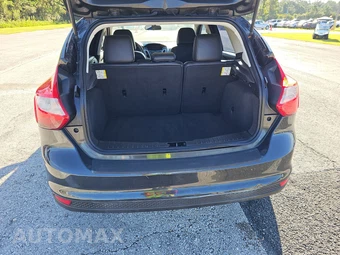 2013 Ford Focus SE Hatchback - miniatura 16