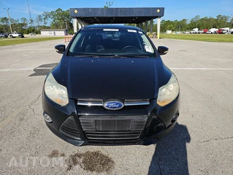 2013 Ford Focus SE Hatchback - miniatura 2