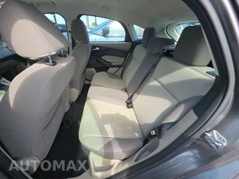 2013 Ford Focus SE Hatchback – miniatura 13