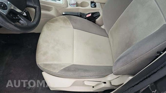 2013 Ford Focus SE Hatchback – miniatura 26