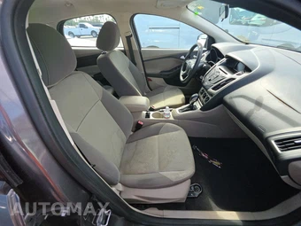 2013 Ford Focus SE Hatchback – miniatura 8