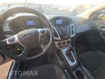 2013 Ford Focus SE Hatchback – miniatura 11