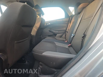 2013 Ford Focus SE Hatchback – miniatura 13